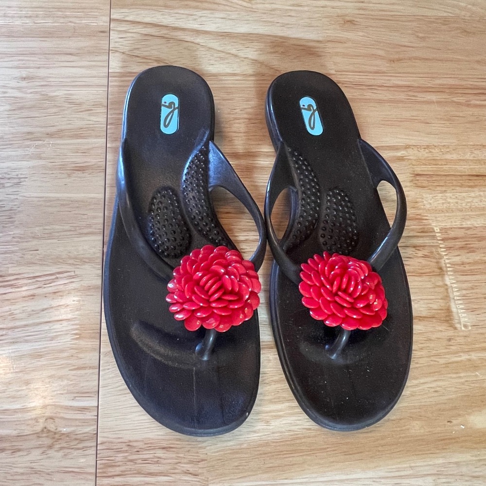 Oka-B Women Black Thong Sandals Red Floral Accent Massage Footbed Size L 9-10